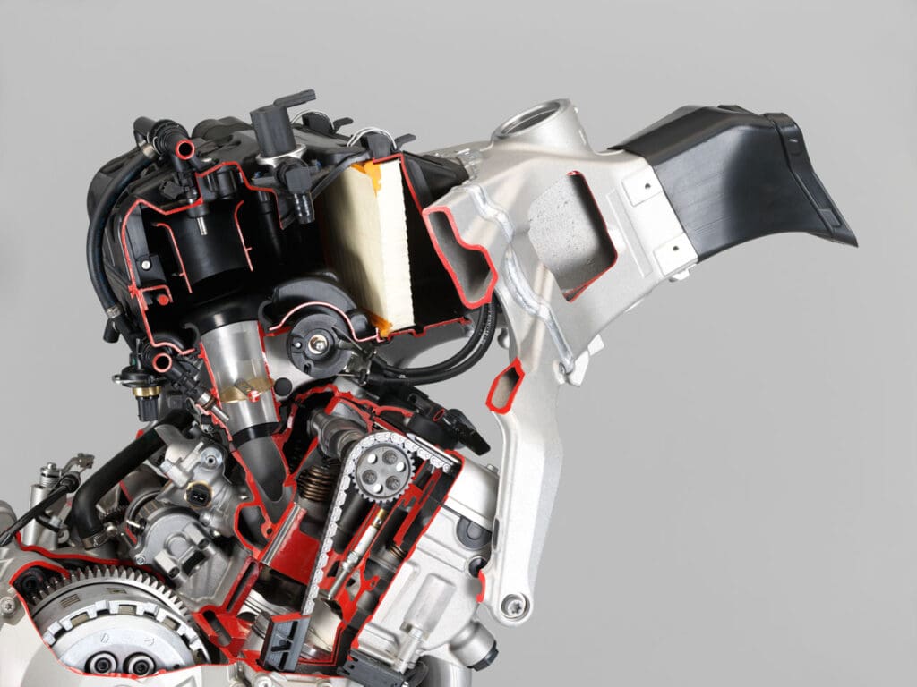BMW S 1000RR silnik