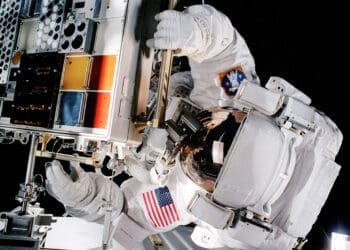 Badania materiałów konstrukcyjnych w przestrzeni kosmicznej