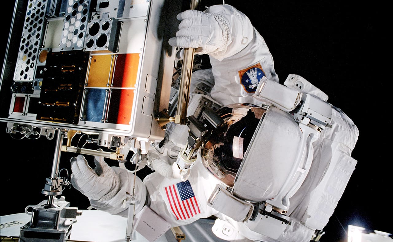 Badania materiałów konstrukcyjnych w przestrzeni kosmicznej