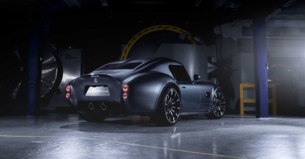 Muskularny tył modelu Cobra GT Coupe
