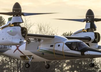 Cywilny pionowzlot w konfiguracji tiltrotor w powietrzu