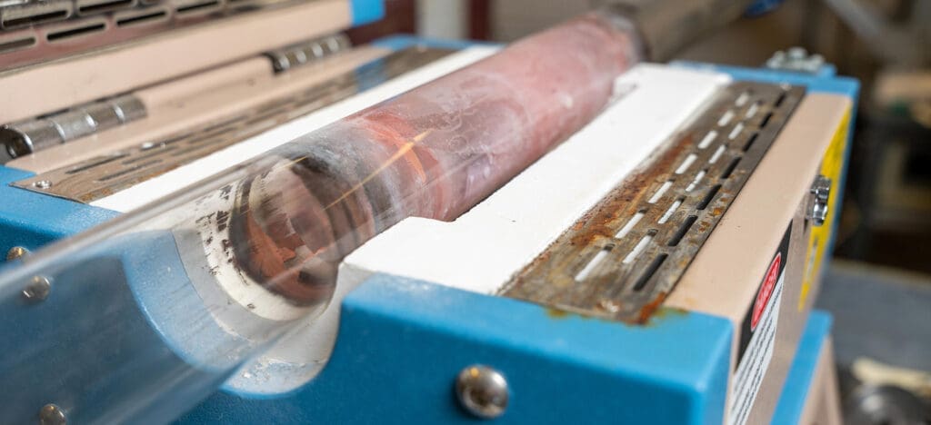 Badanie zachowania materiału podczas ogrzewania w cylindrze ze szkła kwarcowego