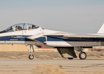 NASA F-15B z demonstratorem profilu CANLF