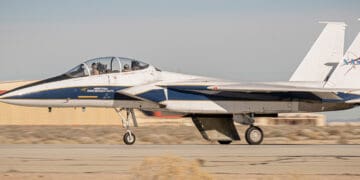 NASA F-15B z demonstratorem profilu CANLF