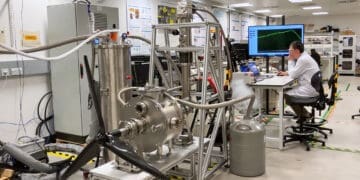 Nadprzewodnikowy silnik lotniczy podczas prób w laboratorium