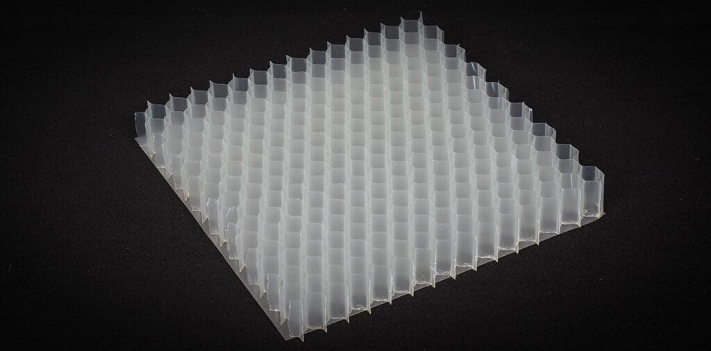 Nowy meta-materiał do wyciszania wnętrz samochodów elektrycznych