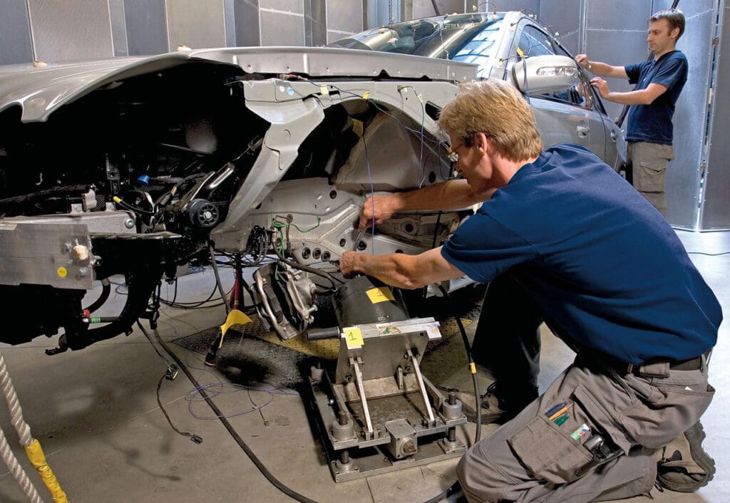 Pomiary Modalne Nadwozia Samochodu Przy Użyciu Kilku Wzbudników