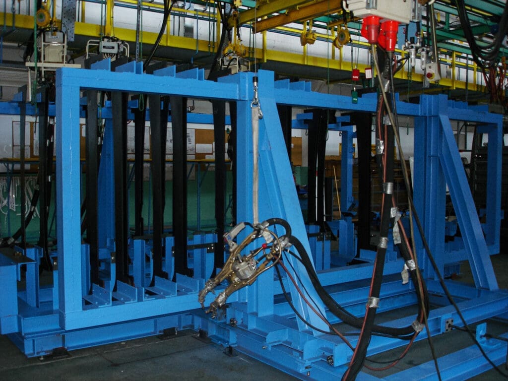 Prosty przyrząd zmechanizowany do zgrzewania prototypów nadwozi samochodu dostawczego