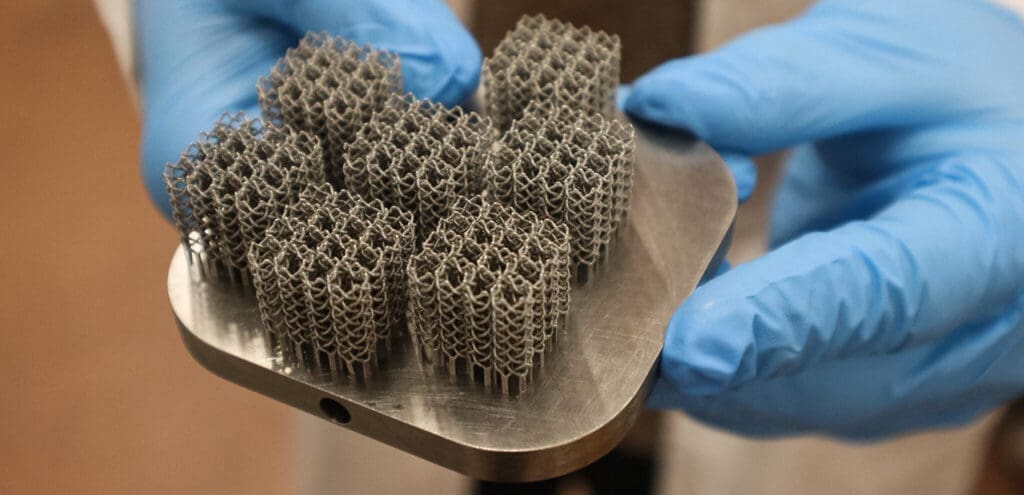 Próbki struktury lattice, wydrukowane metodą LPBF z nitinolu