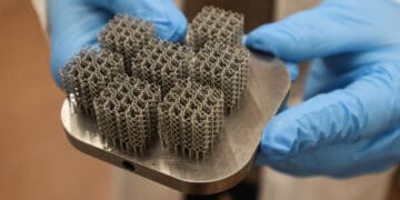 Próbki struktury lattice, wydrukowane metodą LPBF z nitinolu