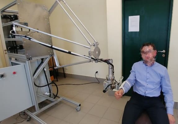 Robot typu Delta z muskułami pneumatycznymi do zastosowań medycznych