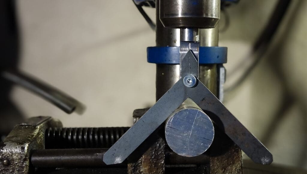 Wiercenie otworu prostopadle do osi wałka centrownik