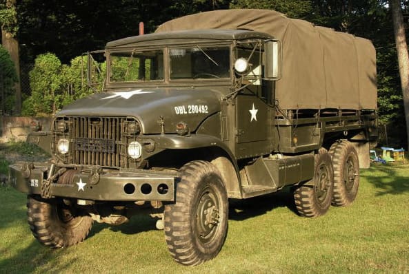 Samochód ciężarowy GMC M135 1952