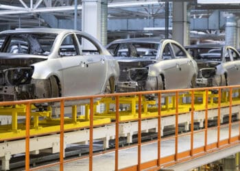 Skid conveyor przenośnik saniowy w fabryce samochodów