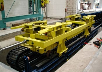 Urządzenie przeładunkowe w trakcie montażu okablowania