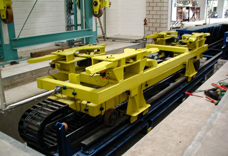 Urządzenie przeładunkowe w trakcie montażu okablowania