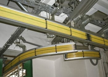 Widok Toru EHB Wraz Ze Zwrotnicą i Zawieszeniem