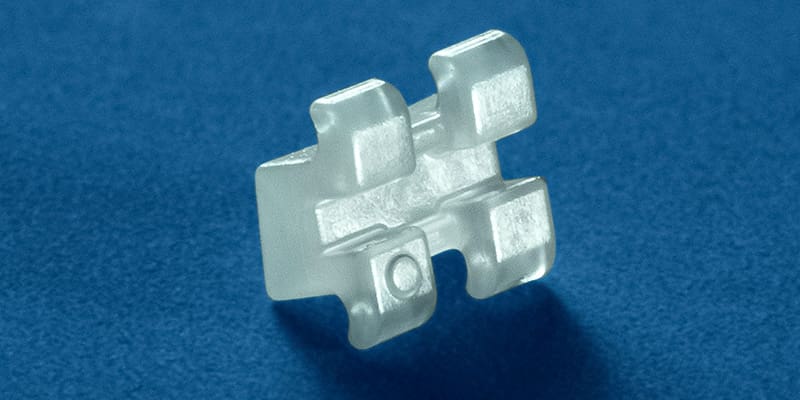Zamek ortodontyczny transparentny element o złożonym kształcie
