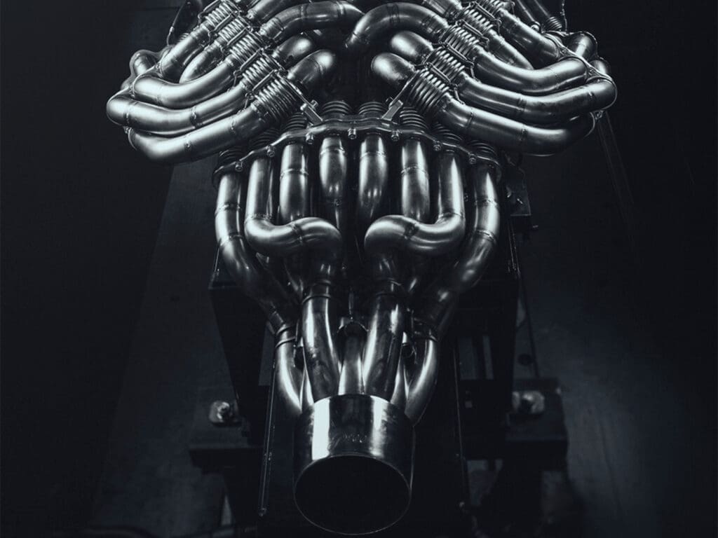 Dwunastocylindrowy silnik De Tomaso