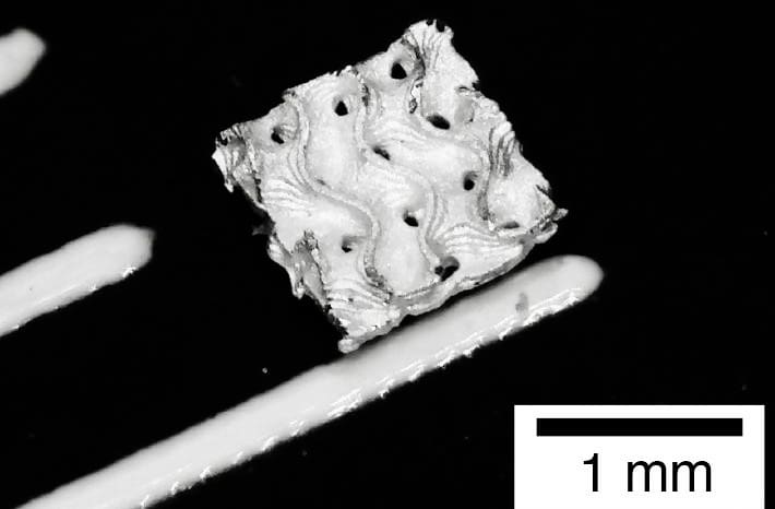 gyroidalna struktura ze srebra