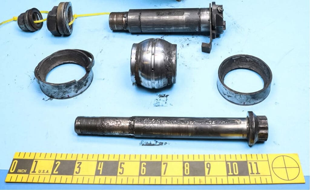 nienaruszony sworzeń i uszkodzone łożysko