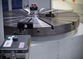 Błędy ruchu wirujących osi stołów obrotowych obrabiarek CNC a uzyskiwana chropowatość powierzchni