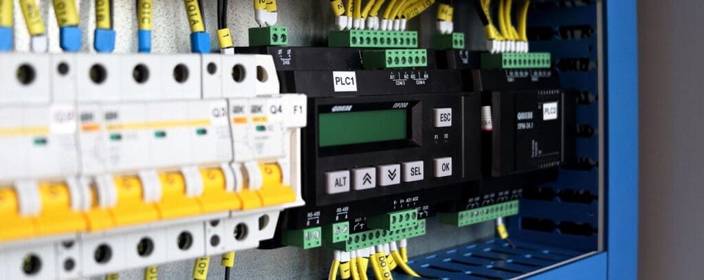 przemysłowe systemy sterowania PLC i DCS