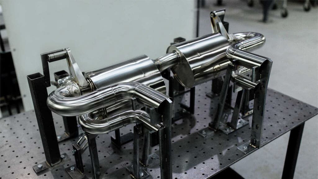wydech z Inconelu 625, ze ściankami o grubości 0,7 mm